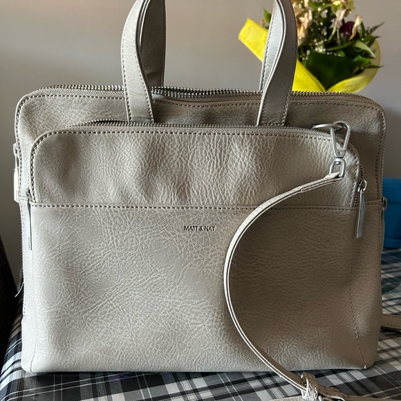 Matt&Nat - Picture 1 of 2